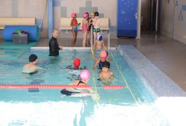 "LES CLASSES BLEUES" À LA PISCINE